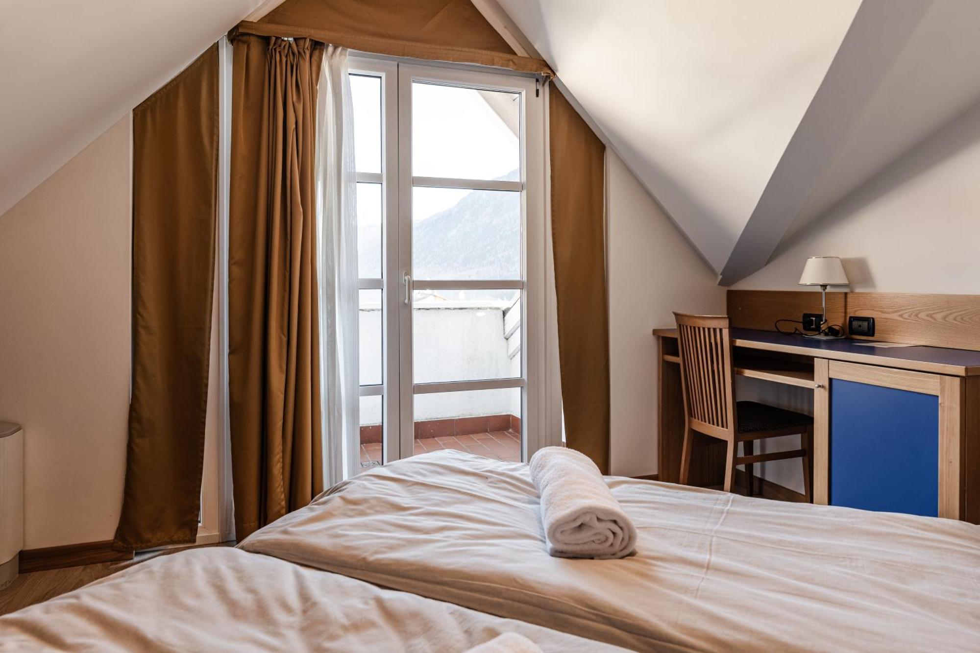 Hotel Garni Meledrio Dimaro Bagian luar foto