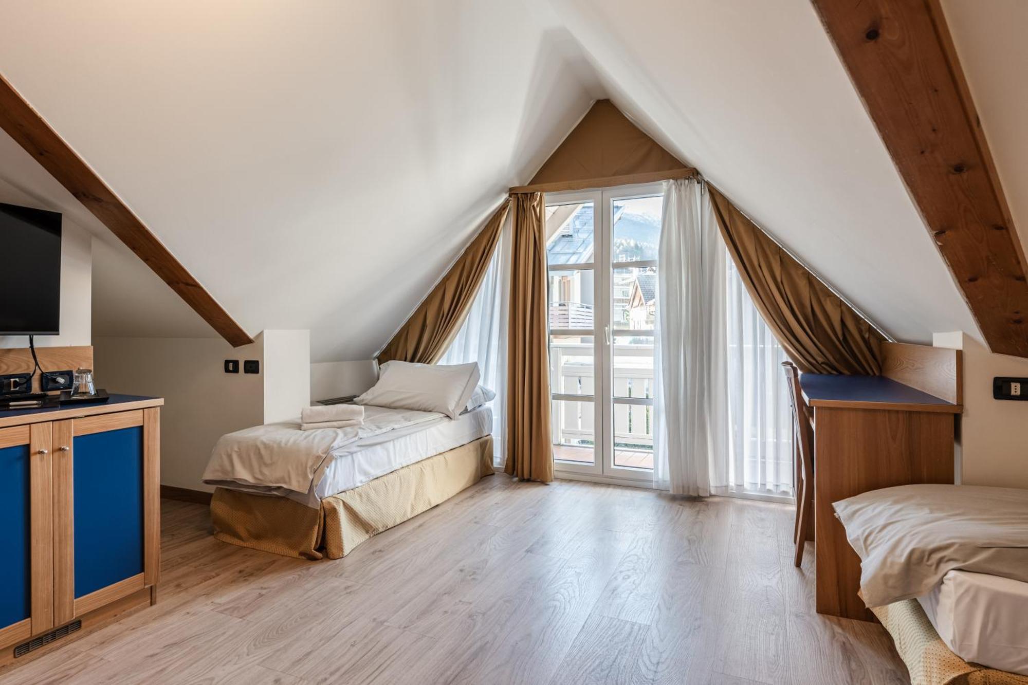 Hotel Garni Meledrio Dimaro Bagian luar foto