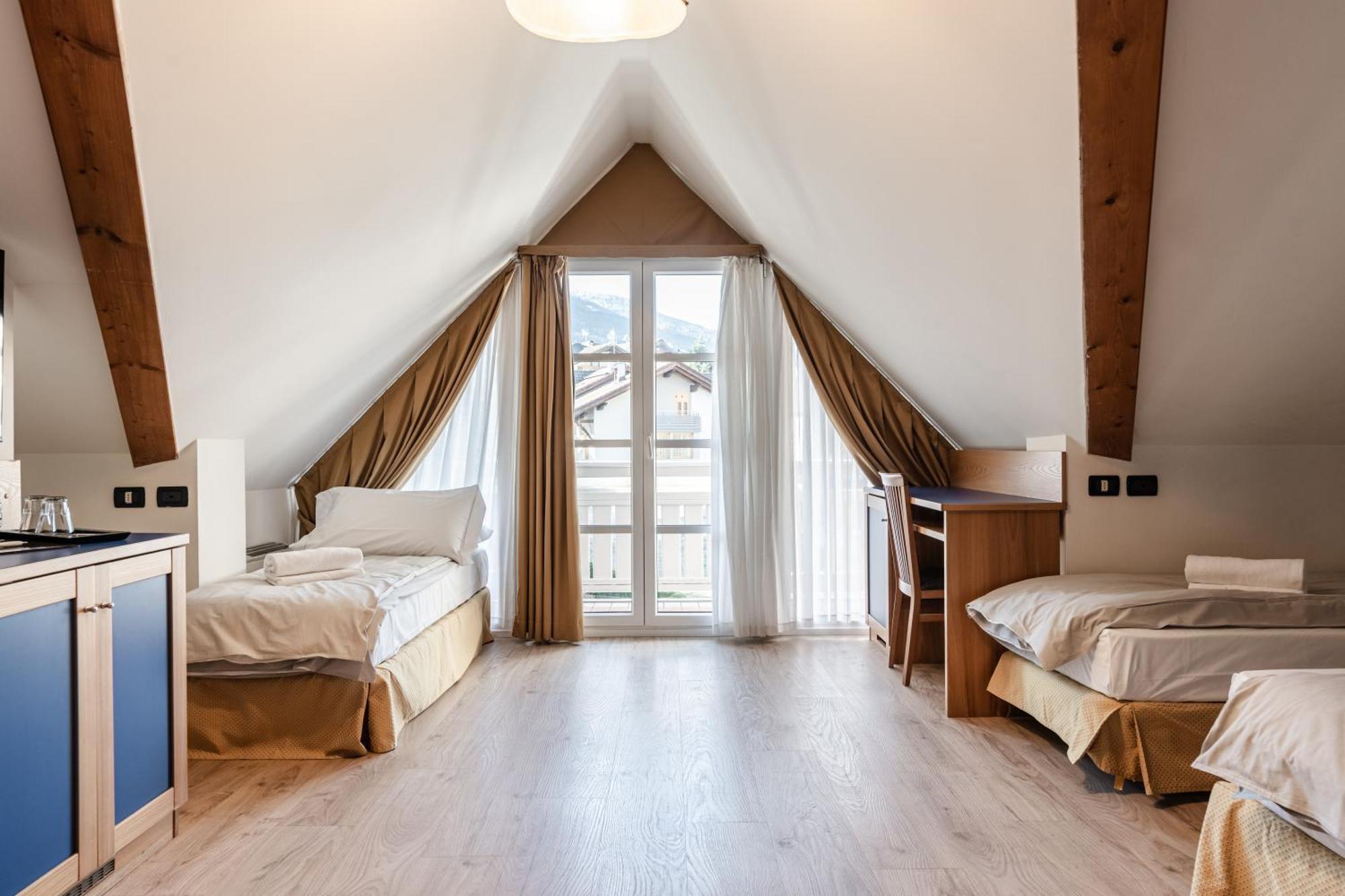 Hotel Garni Meledrio Dimaro Bagian luar foto