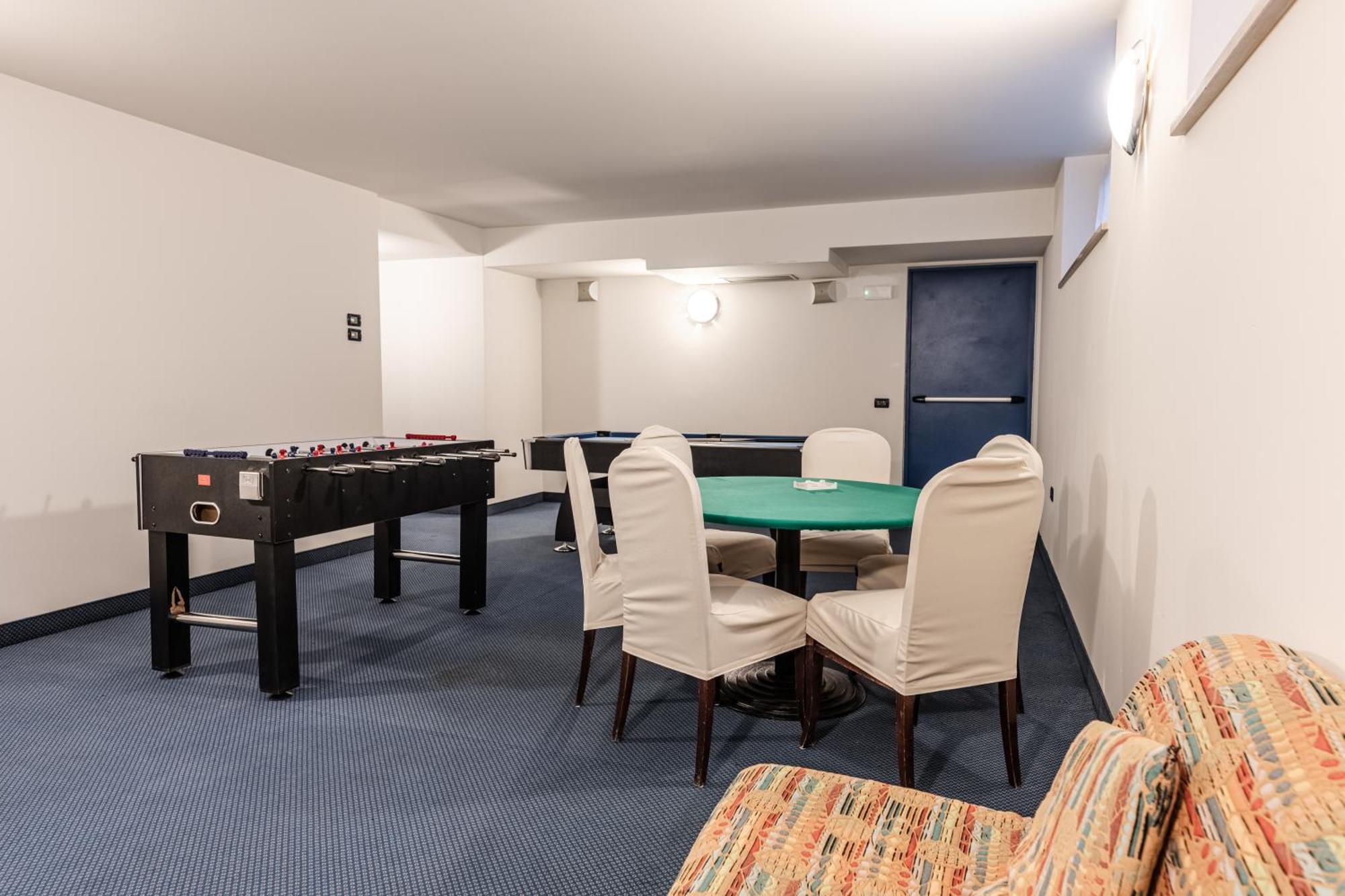 Hotel Garni Meledrio Dimaro Bagian luar foto