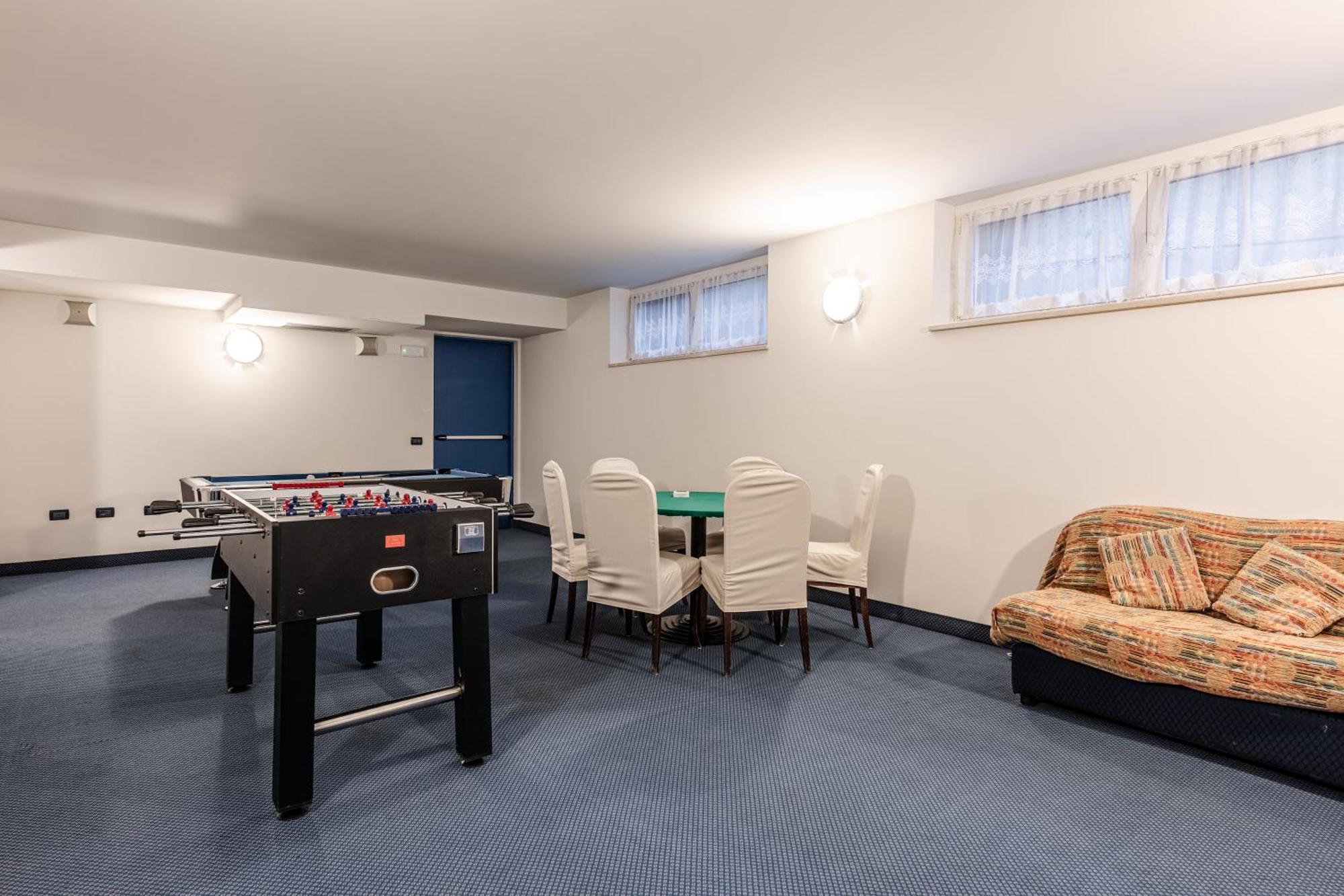 Hotel Garni Meledrio Dimaro Bagian luar foto