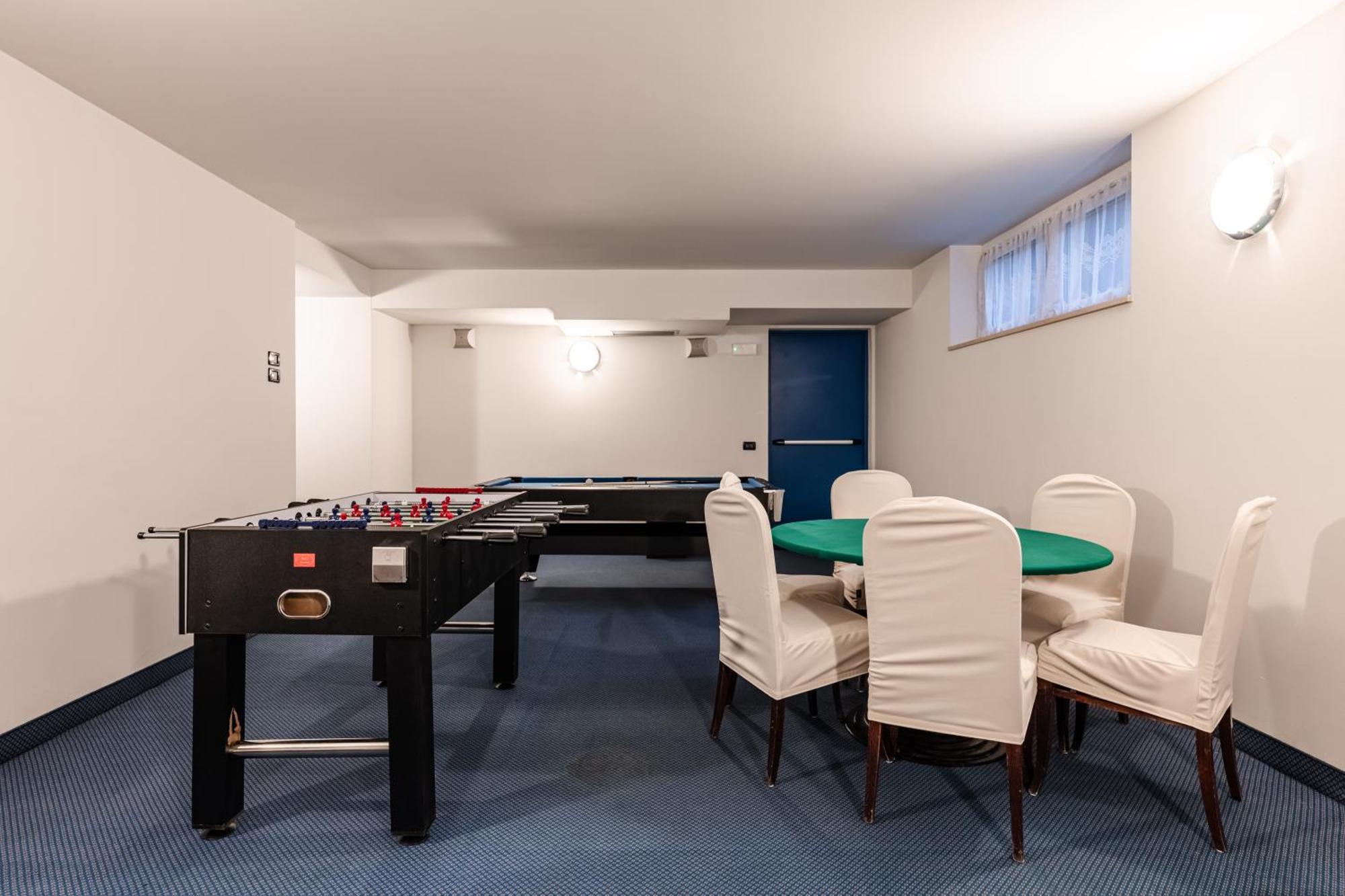 Hotel Garni Meledrio Dimaro Bagian luar foto