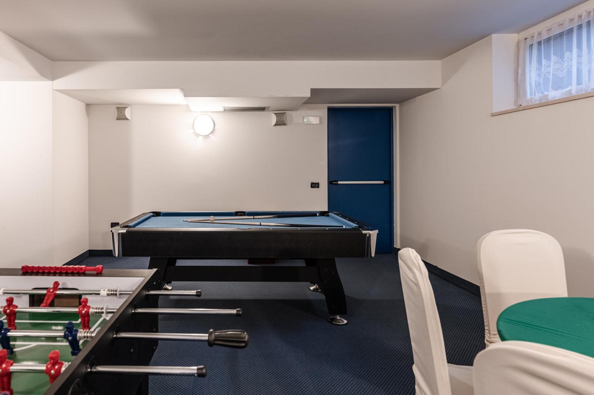Hotel Garni Meledrio Dimaro Bagian luar foto